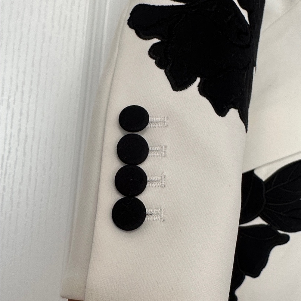 White House Black Market Black and White Floral Blazer - Picture 4 of 8